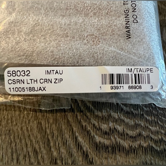 Coach crossgrain leather corner zip wristlet taupe - Picture 4 of 9